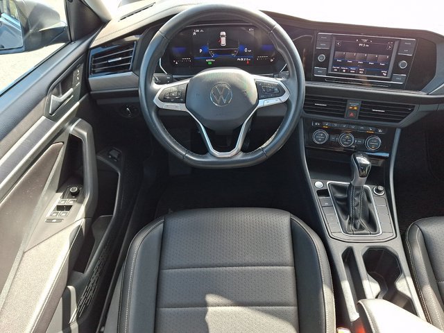 Certified 2023 Volkswagen Jetta SE w/ Panoramic Sunroof Package FWD image 14