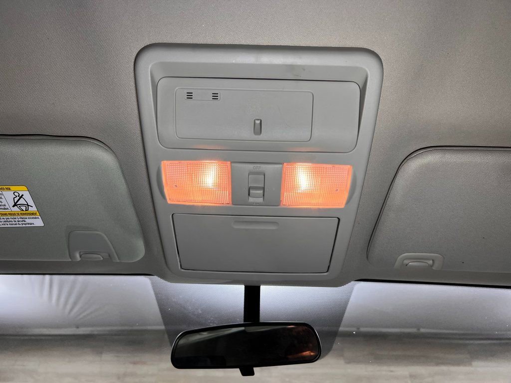 Used 2018 Nissan Titan SV image 16