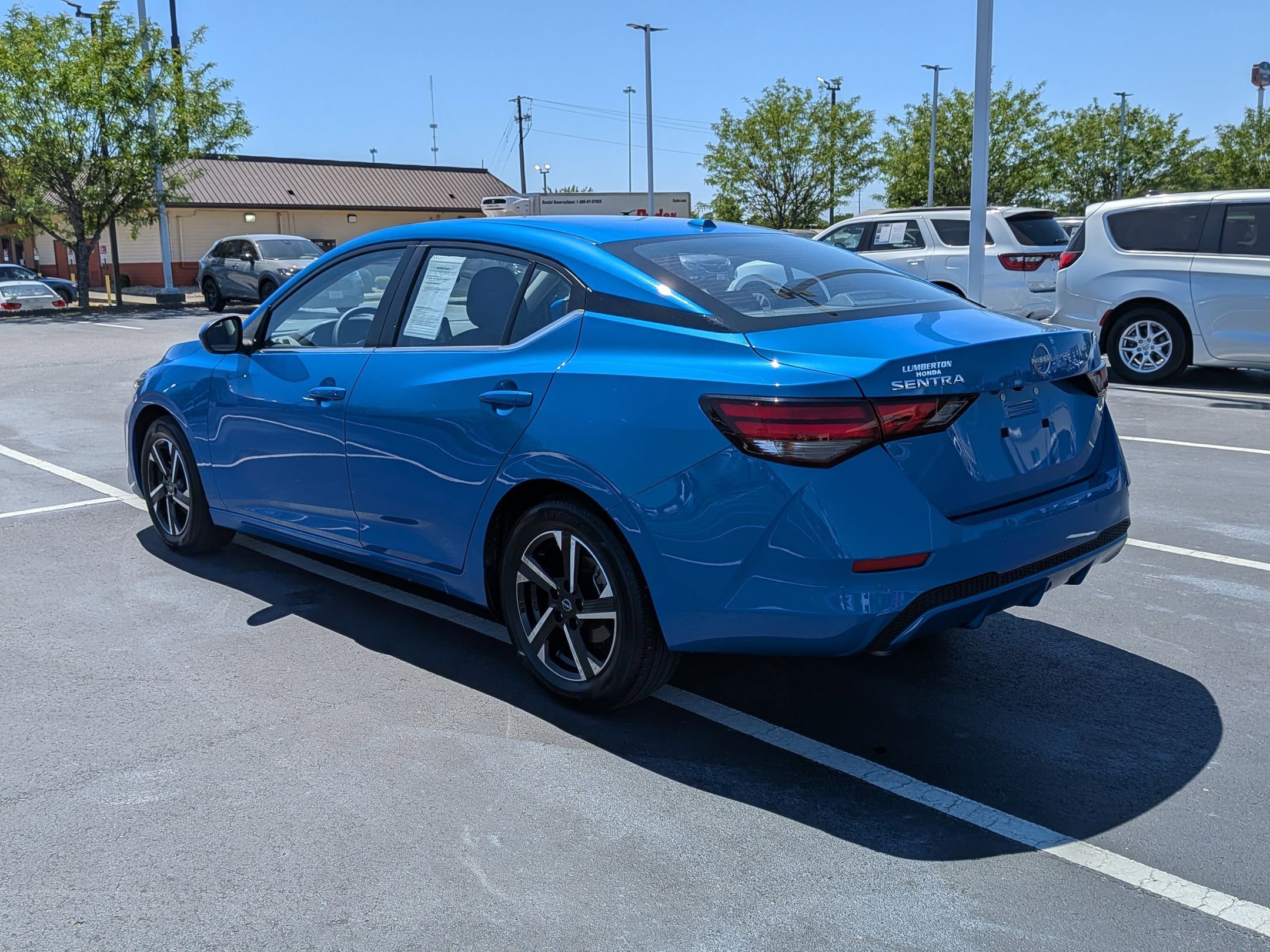 Used 2025 Nissan Sentra SV FWD image 5