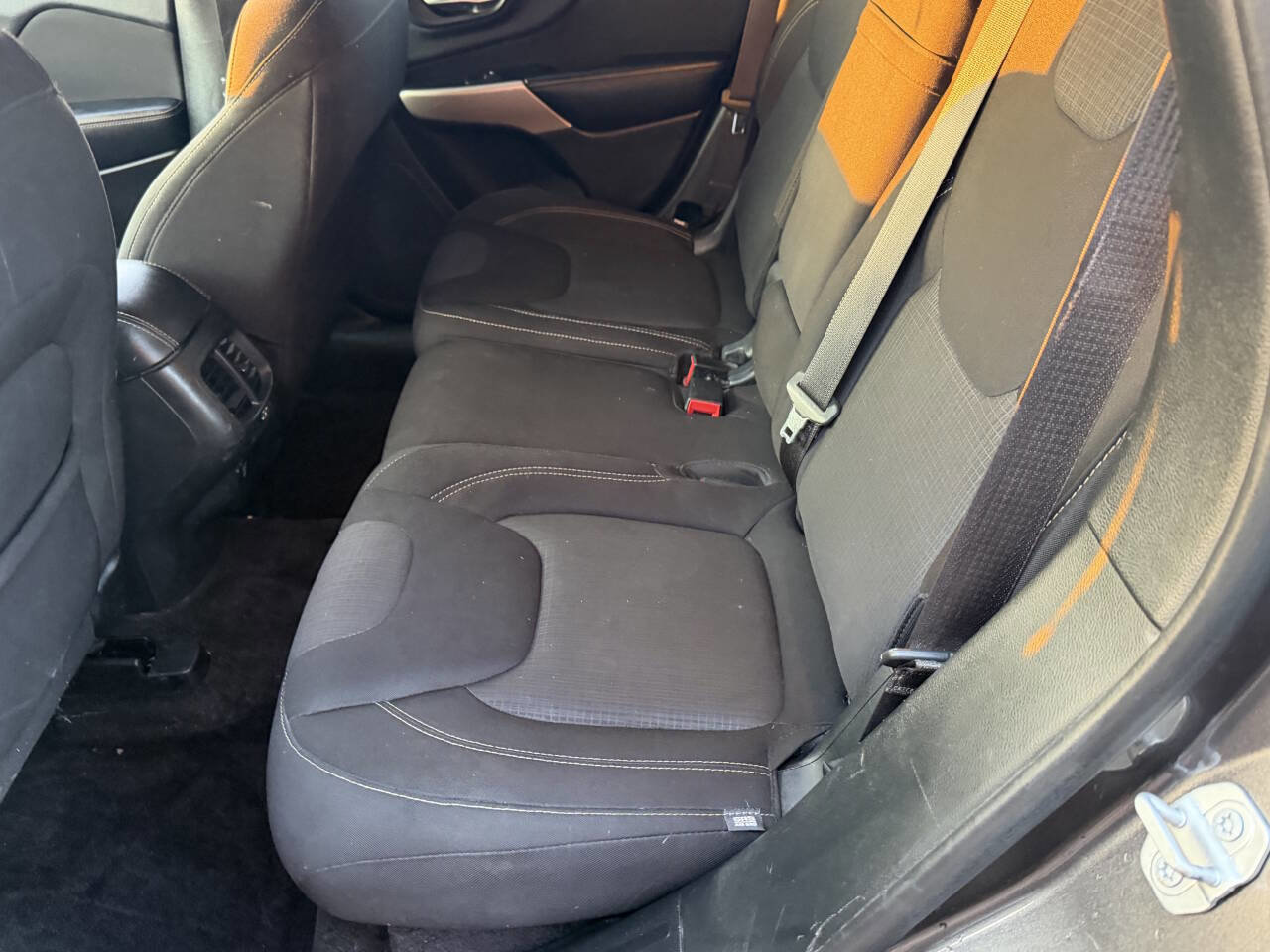 Used 2017 Jeep Cherokee Latitude w/ Comfort/Convenience Group image 10