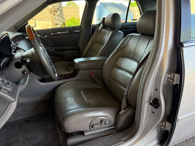 Used 2002 Cadillac De Ville DTS w/ Premium Equipment Pkg image 31