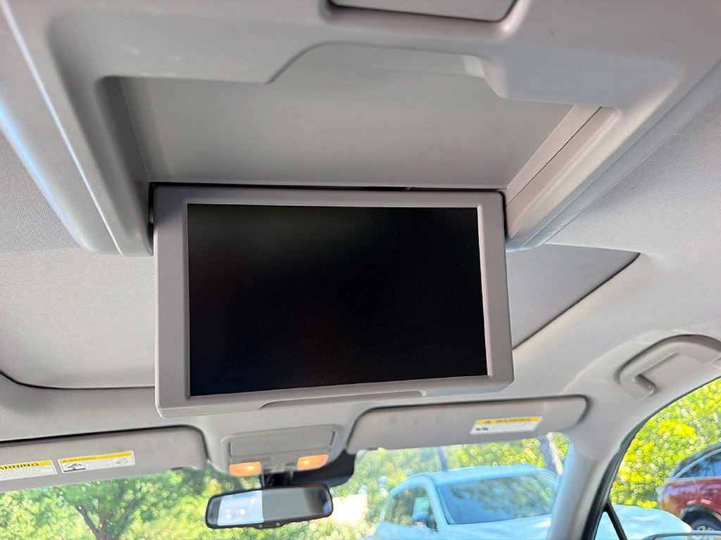 Used 2017 Honda Pilot Touring image 12
