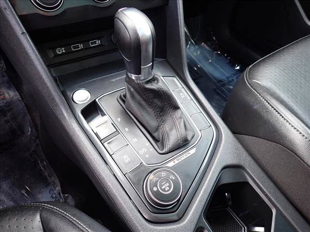 Used 2018 Volkswagen Tiguan SEL AWD/4WD image 19