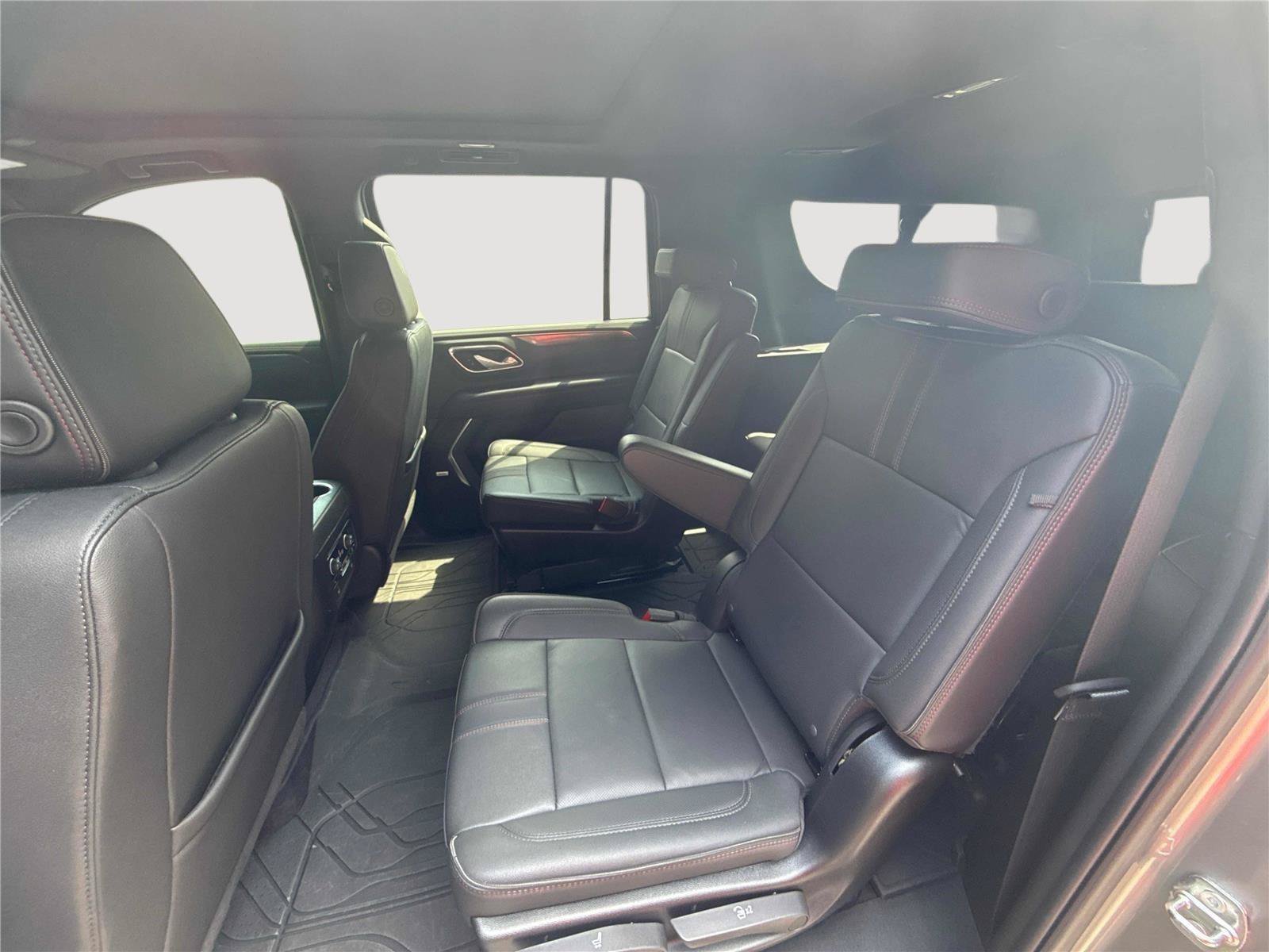 Used 2024 Chevrolet Suburban RST w/ Luxury Package AWD/4WD image 12