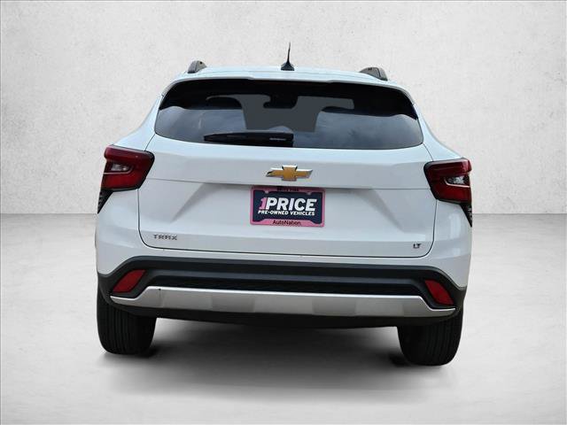 Used 2025 Chevrolet Trax LT FWD image 7