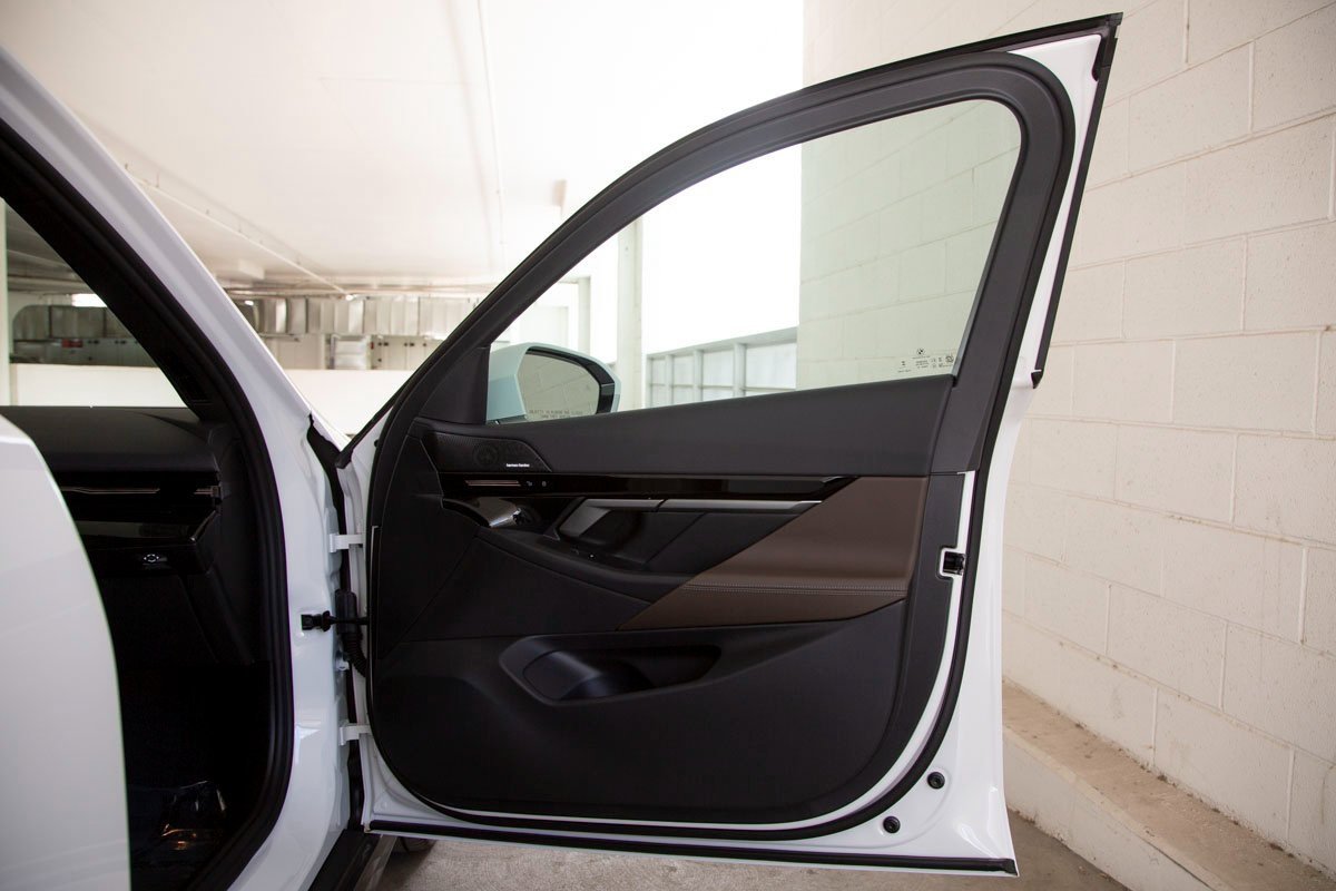 Used 2025 BMW 530i xDrive 530i xDrive w/ Premium Package image 33