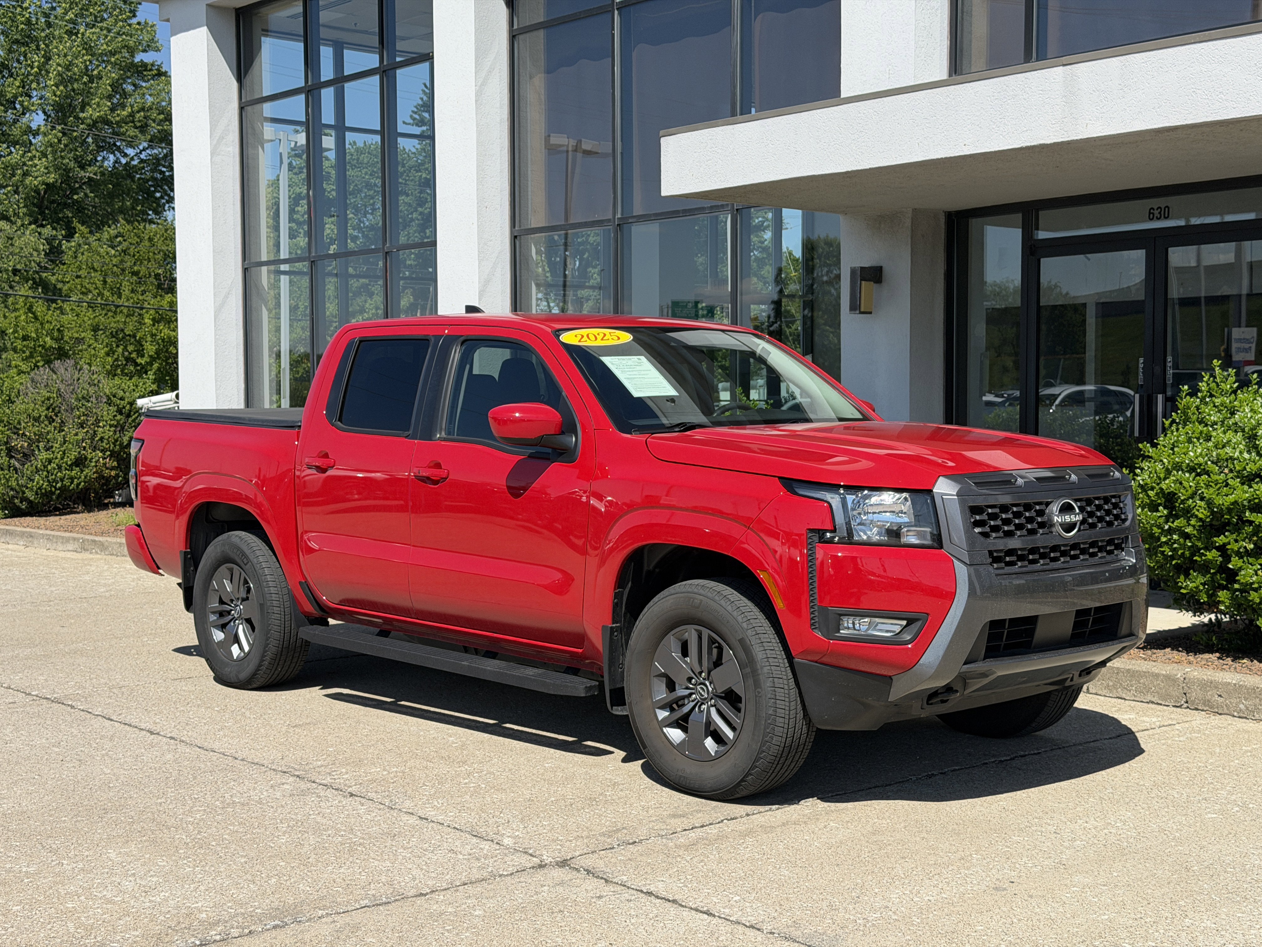 Used 2025 Nissan Frontier SV w/ SV Convenience Package AWD/4WD image 2