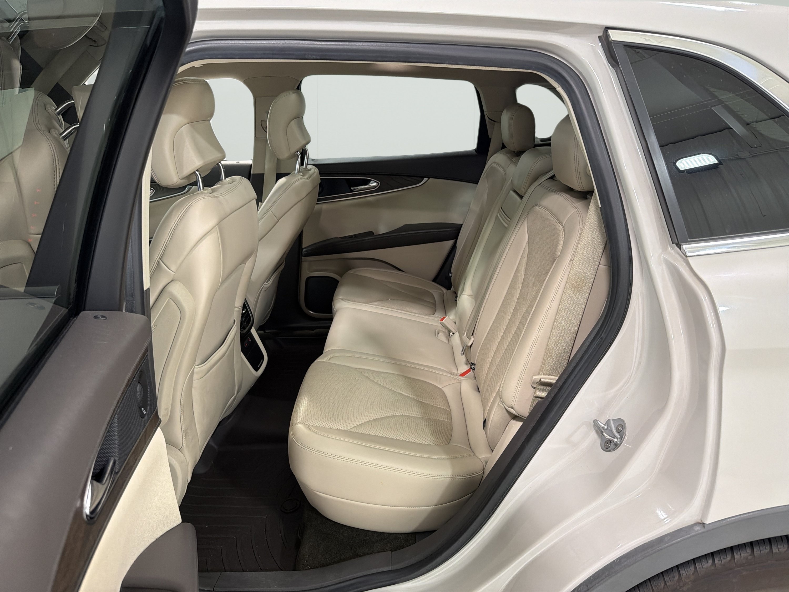Used 2019 Lincoln Nautilus Reserve FWD image 12