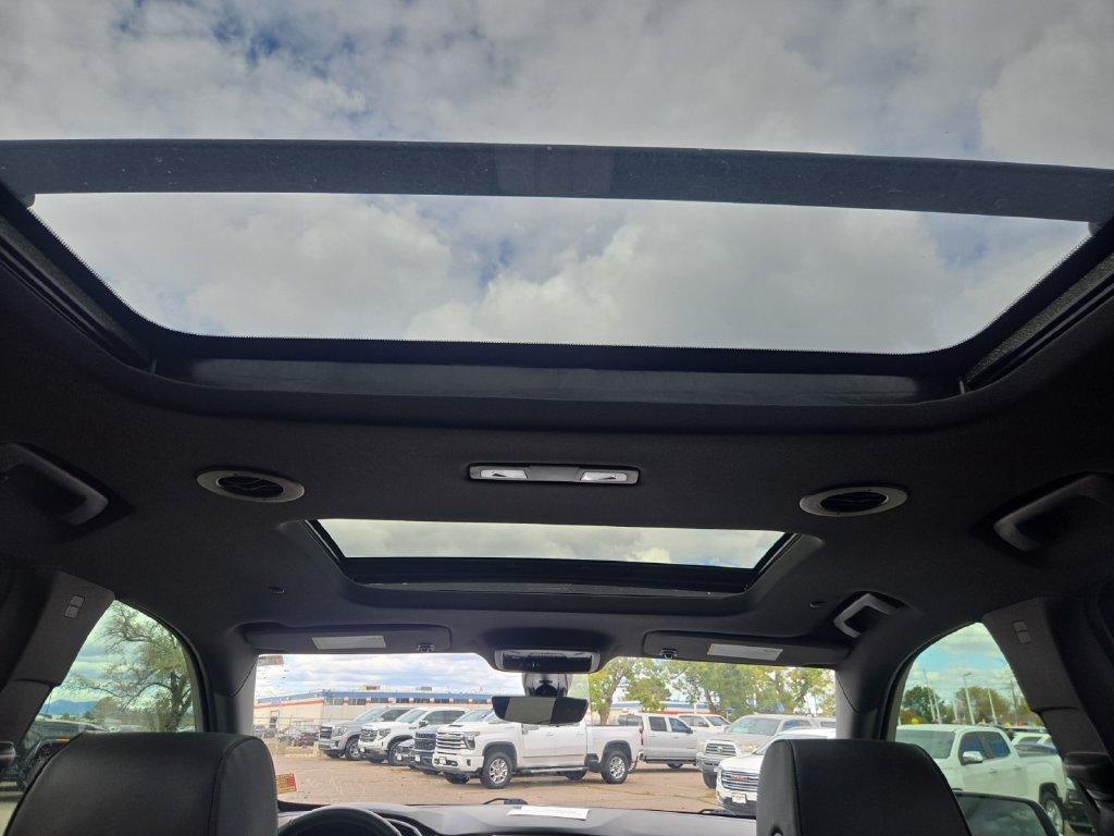 Used 2023 Chevrolet Traverse High Country w/ LPO, Floor Liner Package AWD/4WD image 16