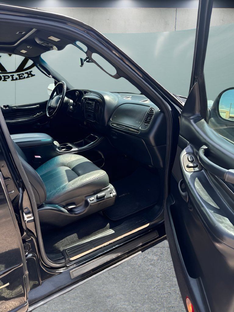 Used 2002 Lincoln Blackwood RWD image 17