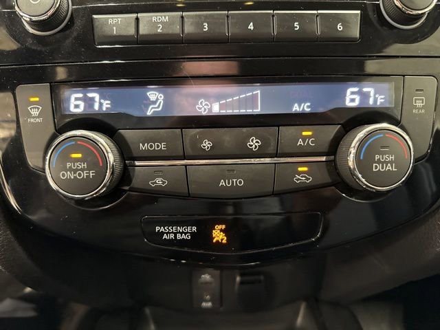 Used 2017 Nissan Rogue SV image 18