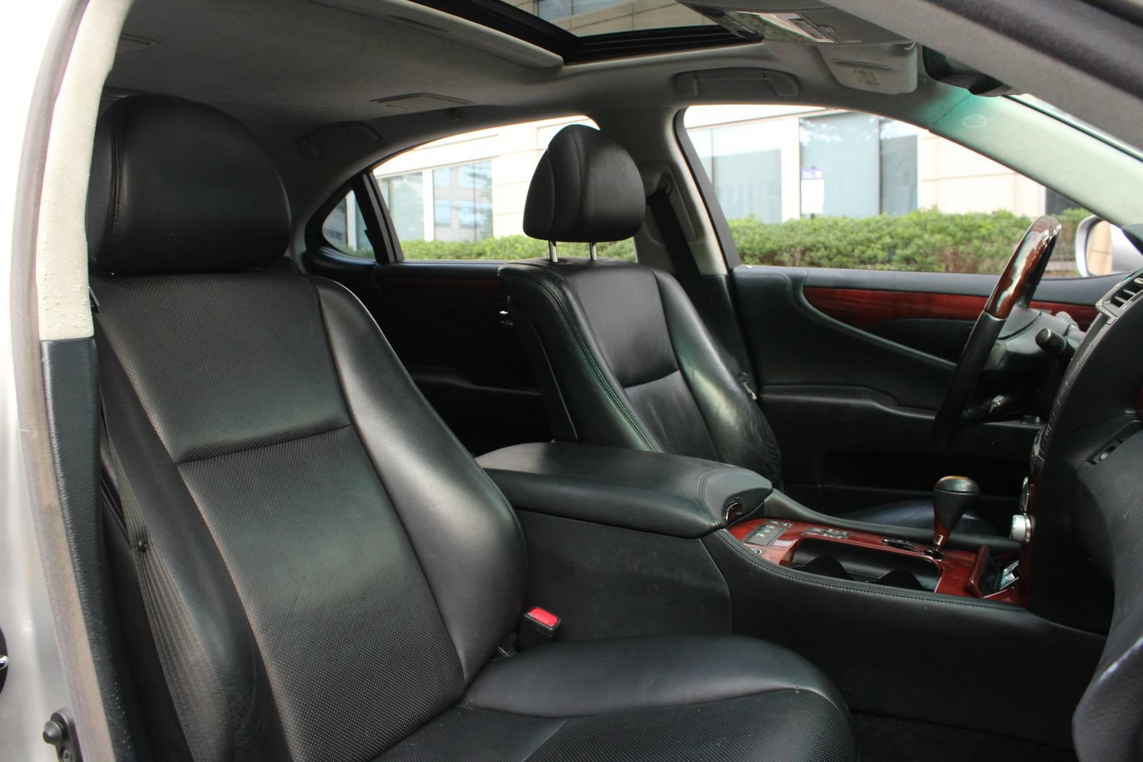 Used 2011 Lexus LS 460 L w/ Luxury Pkg RWD image 29