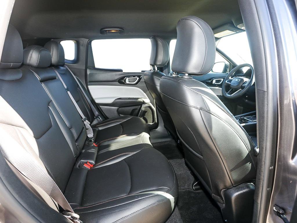 Used 2024 Jeep Compass Limited image 21