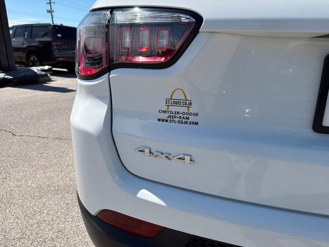 Used 2024 Jeep Compass Sport image 39