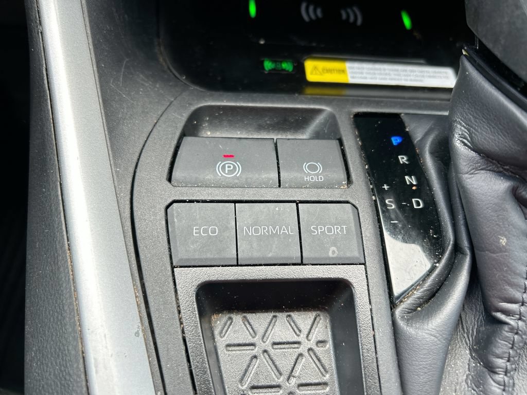 Used 2025 Toyota RAV4 XLE FWD image 34