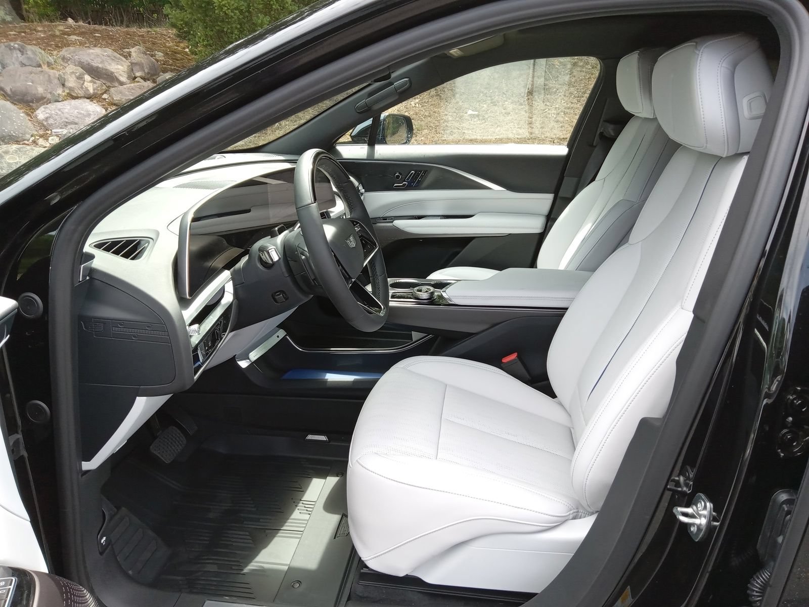 New 2026 Cadillac Lyriq Sport w/ LPO, ONYX Package AWD/4WD image 11