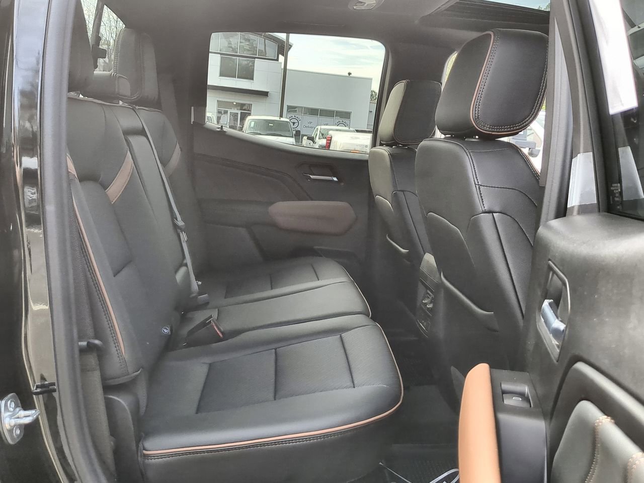 New 2025 GMC Canyon AT4 w/ Nightfall Edition image 27