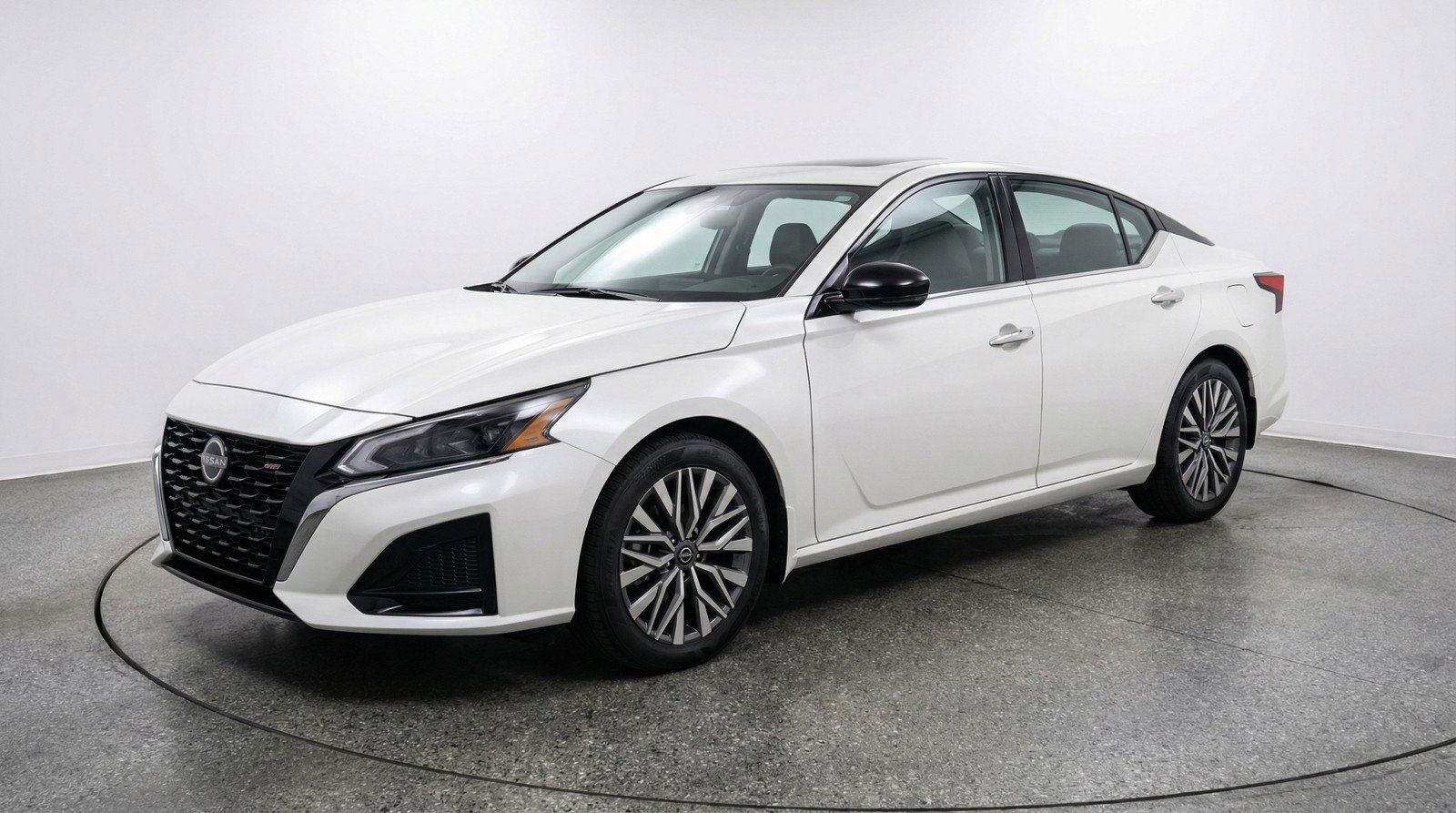 Used 2025 Nissan Altima 2.5 SV image 3