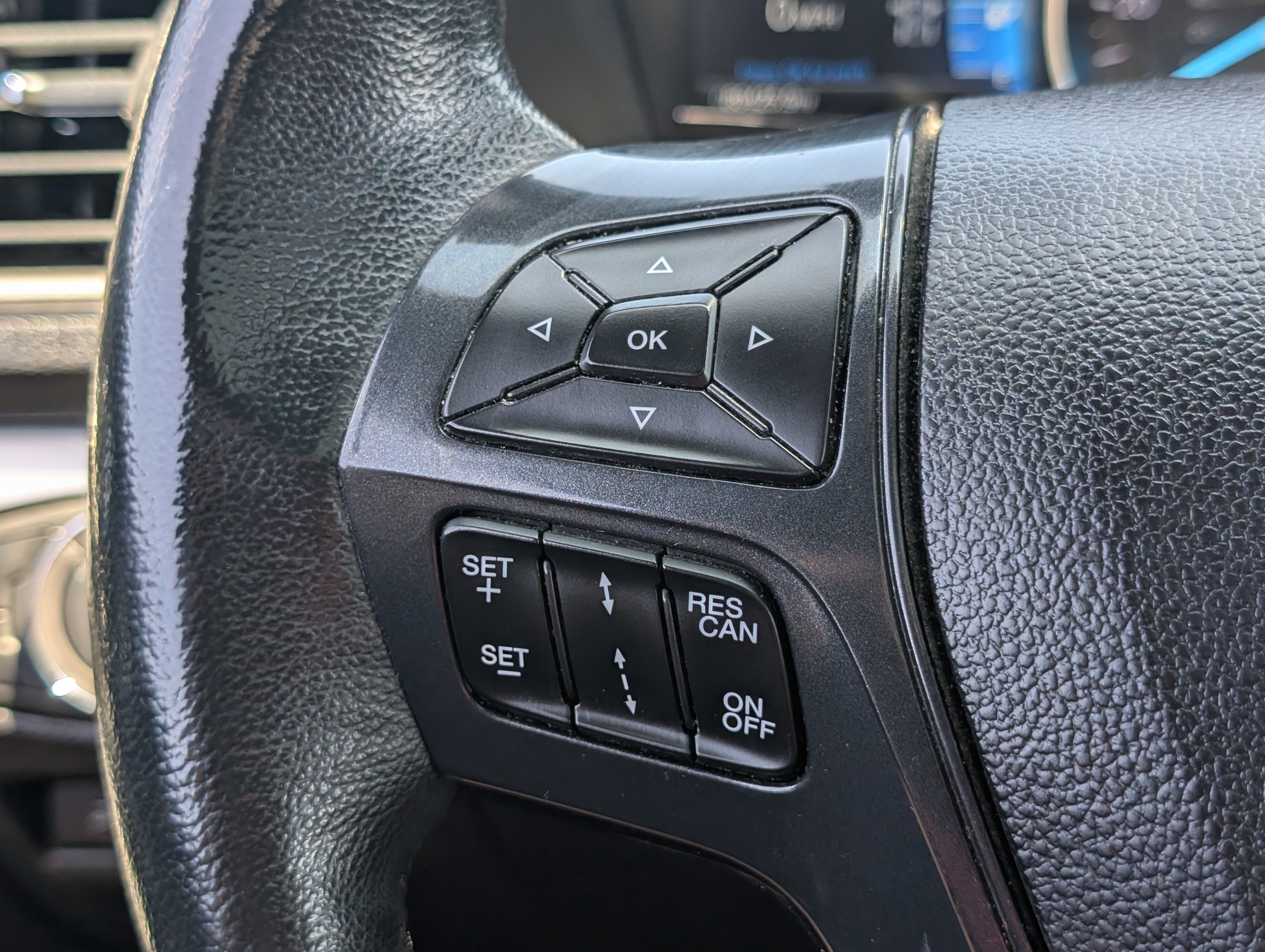 Certified 2018 Ford Explorer XLT w/ Equipment Group 202A AWD/4WD image 25