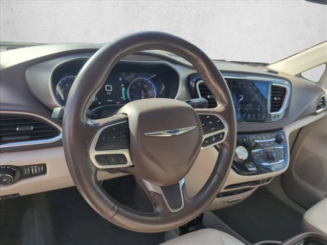 Used 2019 Chrysler Pacifica Touring-L Plus w/ Advanced Safetytec Group FWD image 25