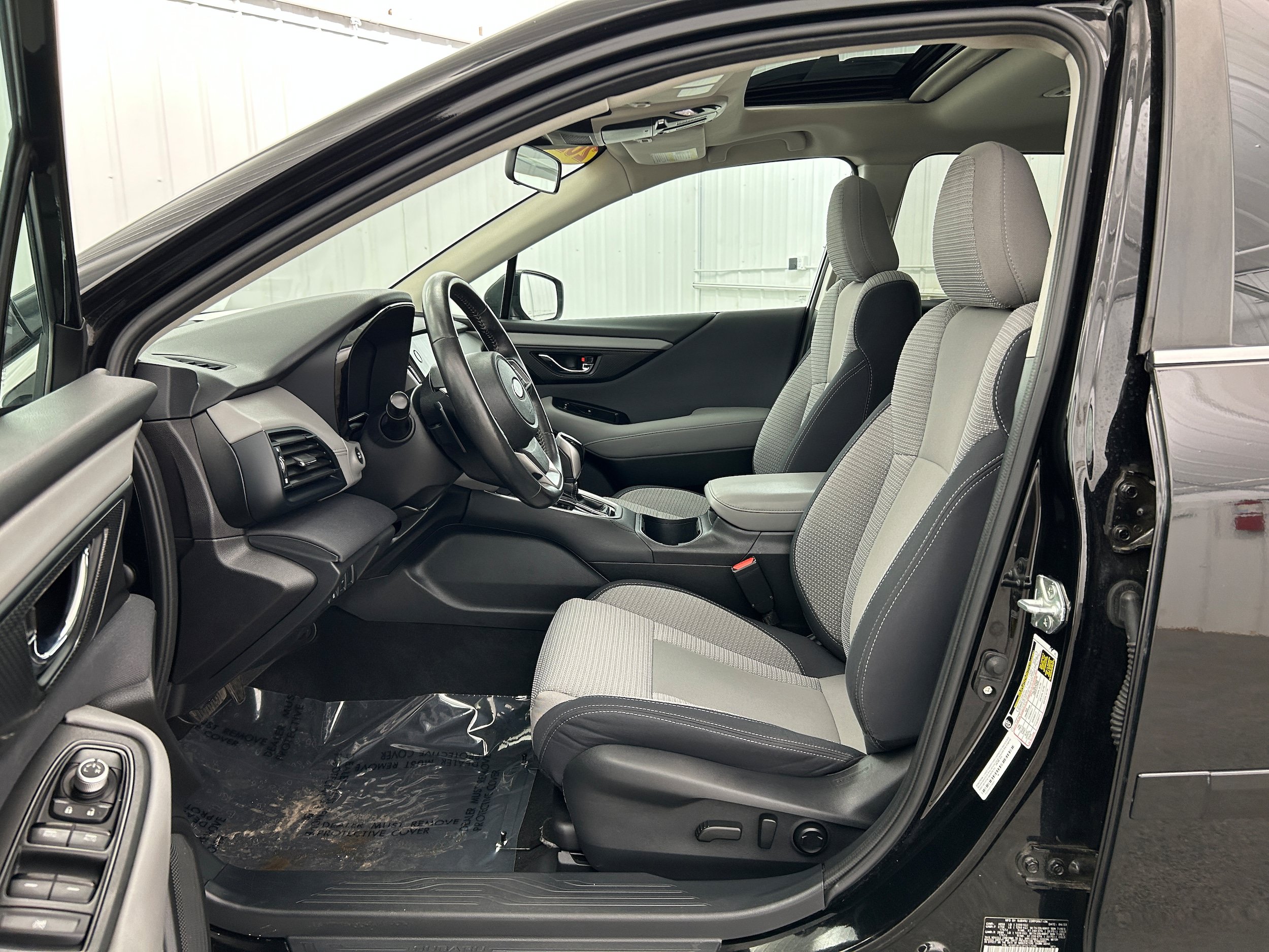 Used 2023 Subaru Outback Premium AWD/4WD image 4