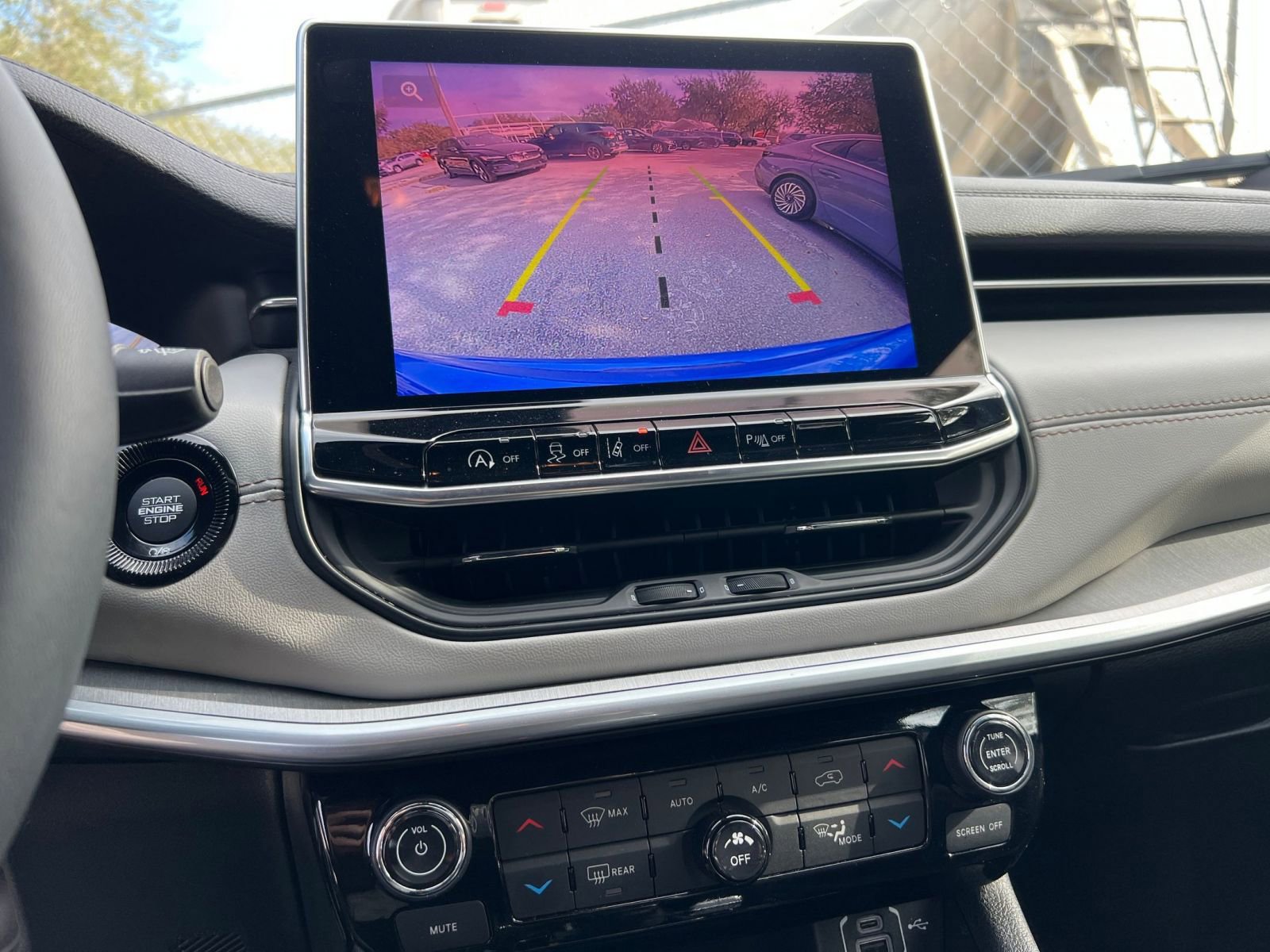 Used 2025 Jeep Compass Limited image 17