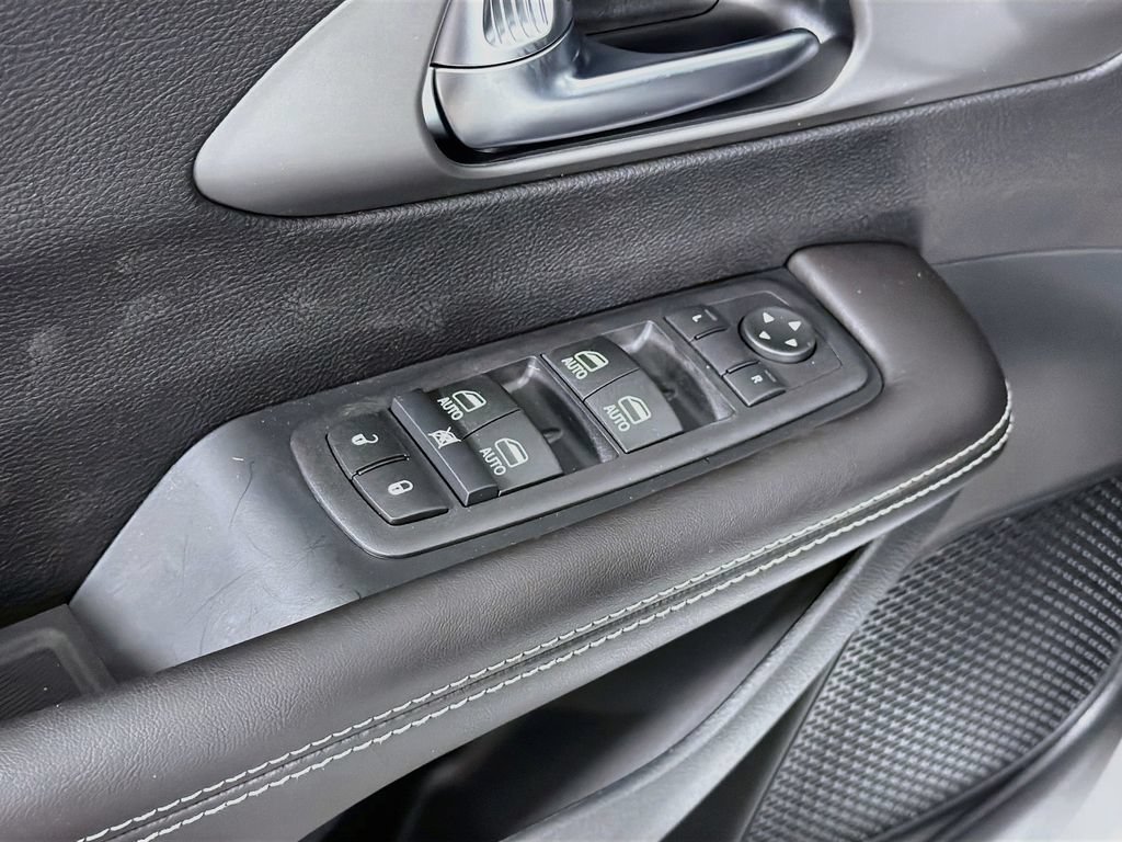 New 2027 Chrysler Pacifica Select AWD/4WD image 17