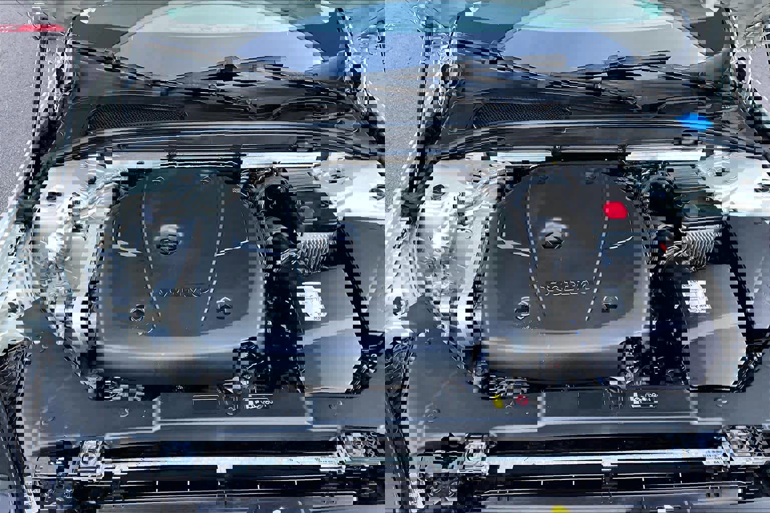 Used 2020 Volvo S60 T5 Momentum image 30