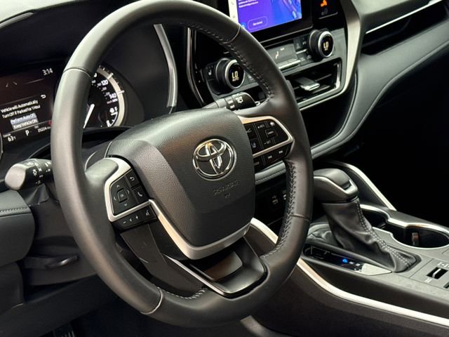 Used 2024 Toyota Highlander XLE AWD/4WD image 20