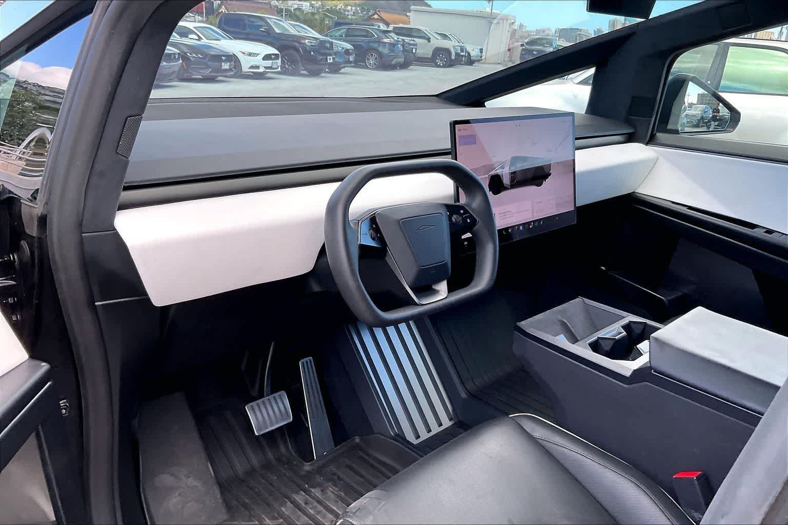 Used 2024 Tesla Cybertruck AWD Crew Cab video 2