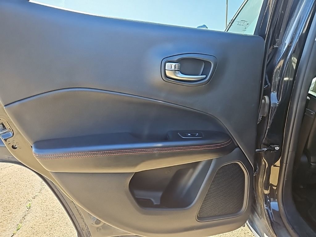 Used 2020 Jeep Compass Trailhawk image 16