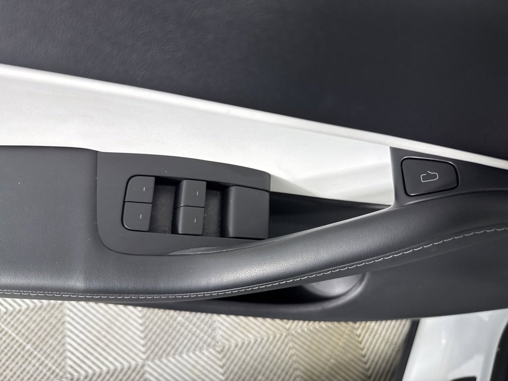 Used 2022 Tesla Model Y Performance image 13