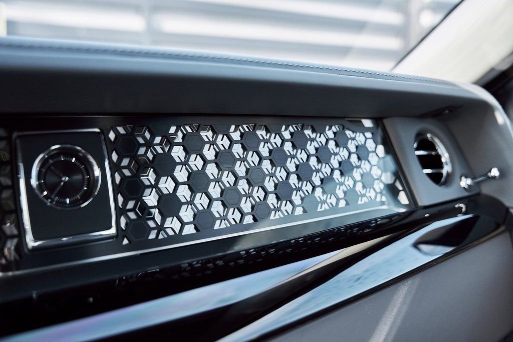 Used 2025 Rolls-Royce Phantom Sedan image 90