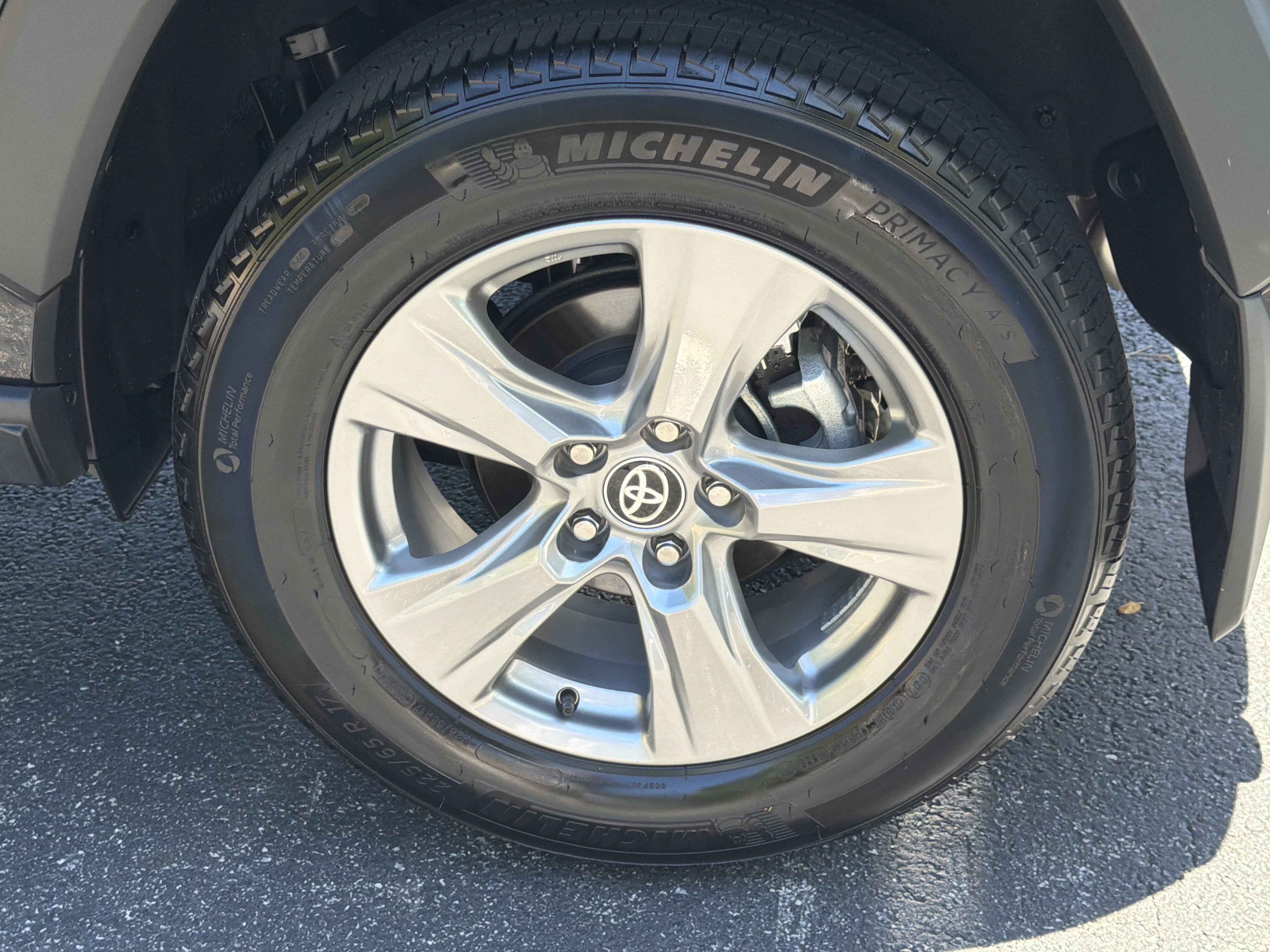 Used 2025 Toyota RAV4 XLE w/ Convenience Package FWD image 20