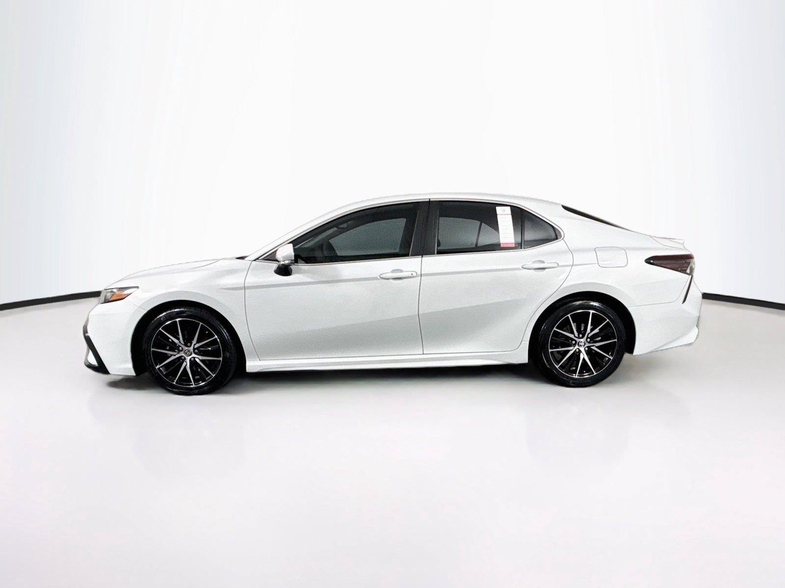 Used 2022 Toyota Camry SE w/ Convenience Package FWD image 12