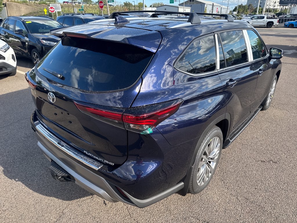 New 2026 Toyota Highlander Platinum AWD/4WD image 7