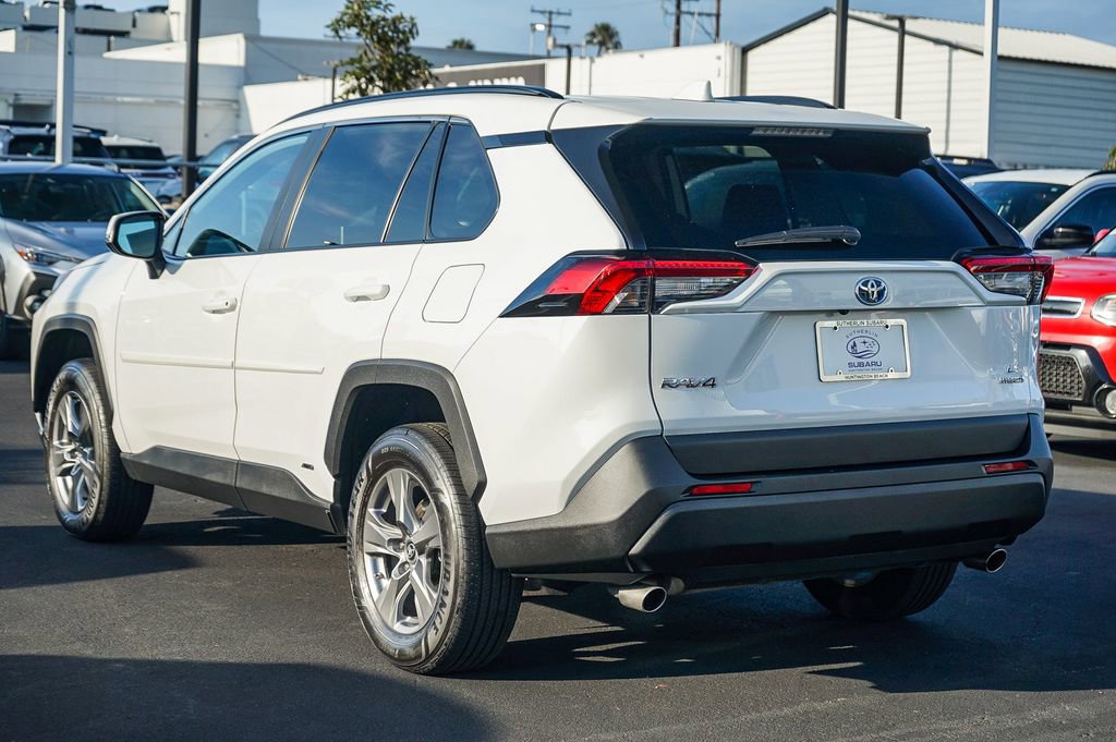 Used 2024 Toyota RAV4 LE AWD/4WD image 7