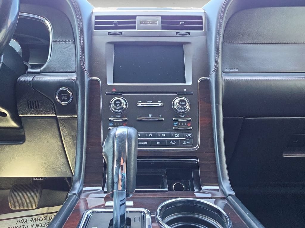 Used 2017 Lincoln Navigator Reserve AWD/4WD image 12