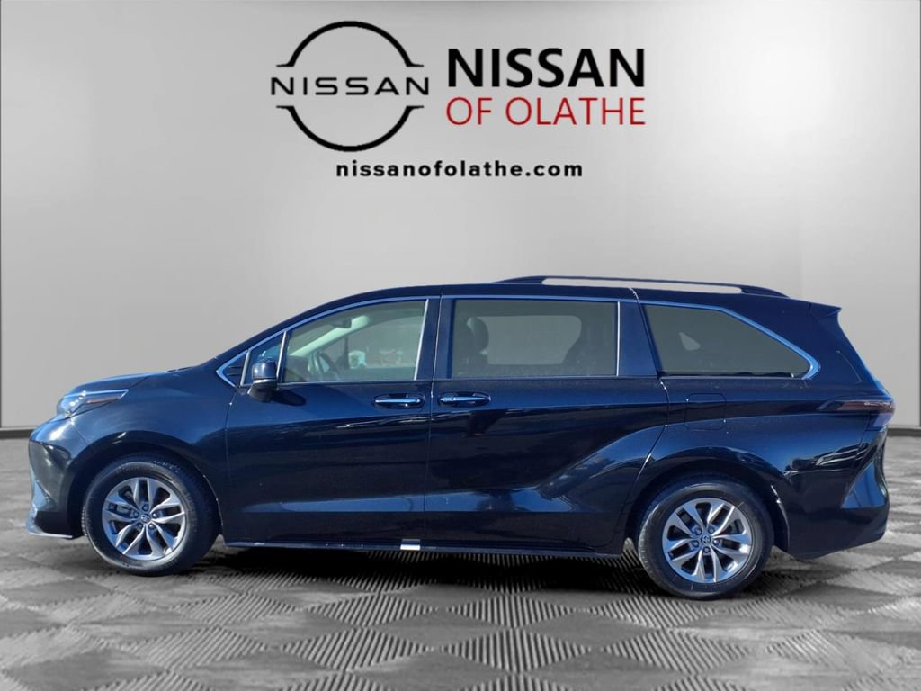 Used 2024 Toyota Sienna XLE image 23