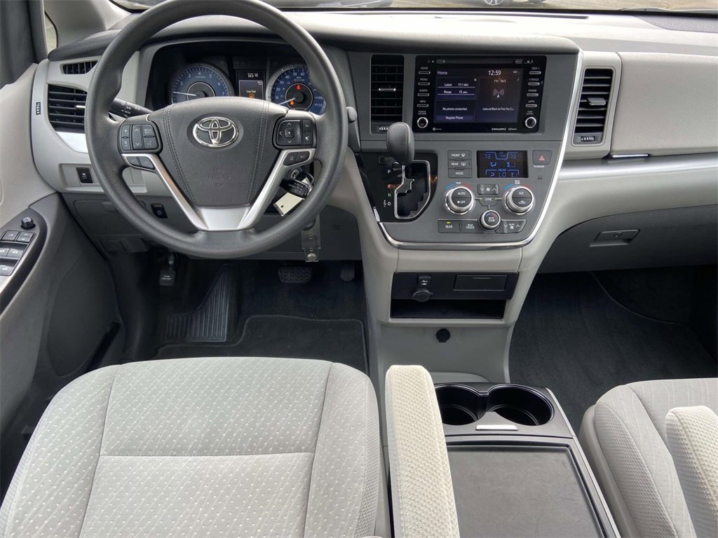 Used 2018 Toyota Sienna LE image 10