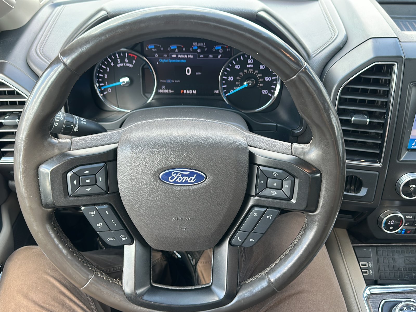 Used 2019 Ford Expedition Limited w/ Equipment Group 302A AWD/4WD image 15
