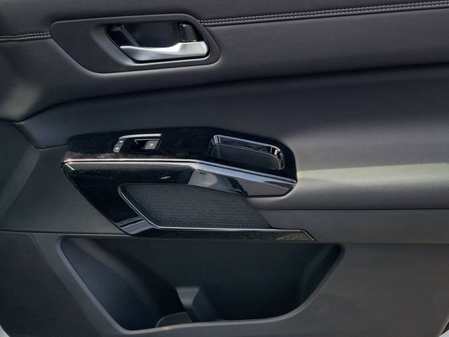 New 2026 Nissan Pathfinder Platinum FWD image 34