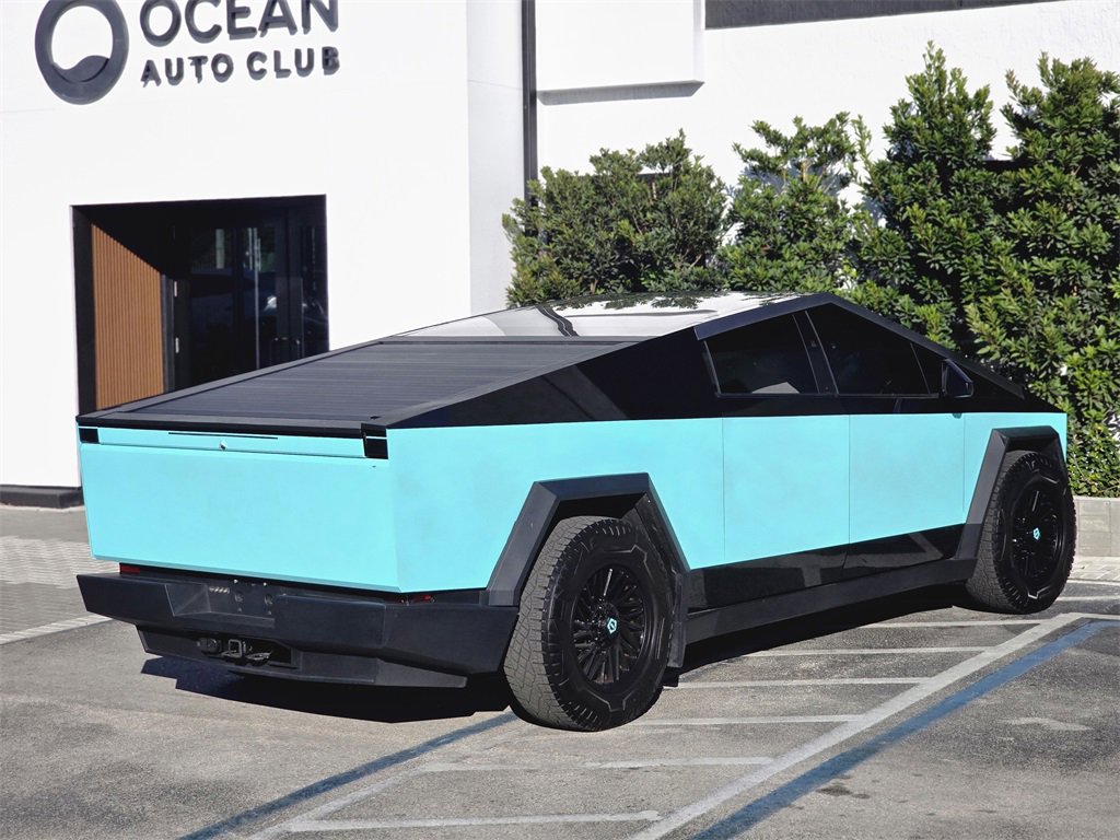 Used 2024 Tesla Cybertruck AWD Crew Cab image 4