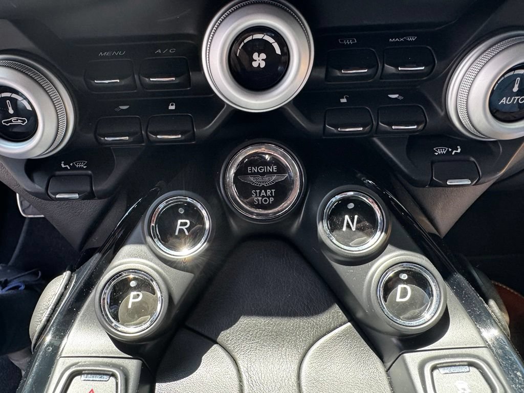 Used 2021 Aston Martin V8 Vantage Coupe RWD image 18
