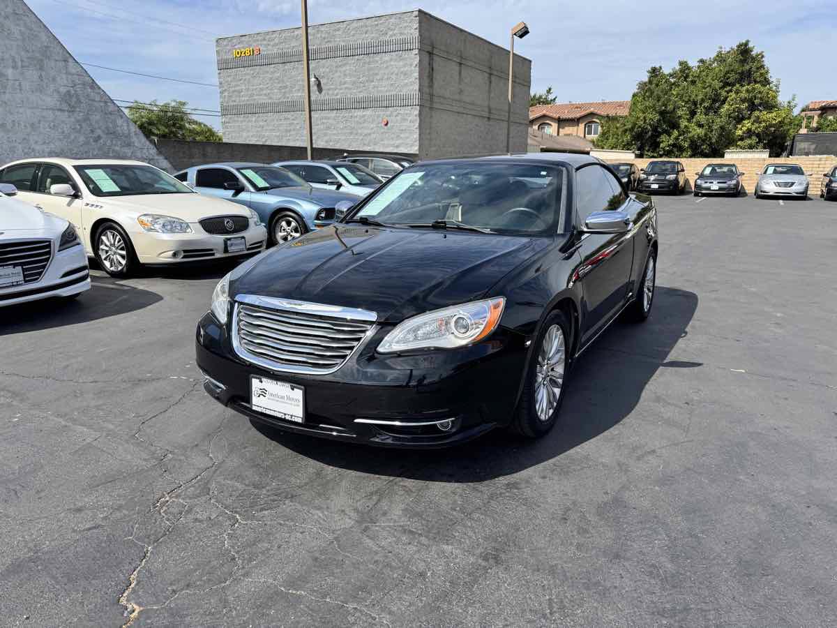 Used 2013 Chrysler 200 Limited FWD image 18