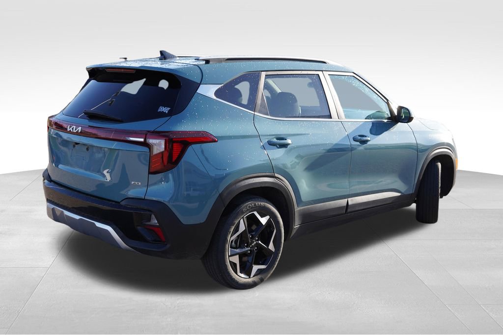 Used 2024 Kia Seltos EX image 3