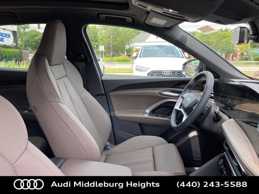 Used 2025 Audi Q5 Premium w/ Convenience Package image 18