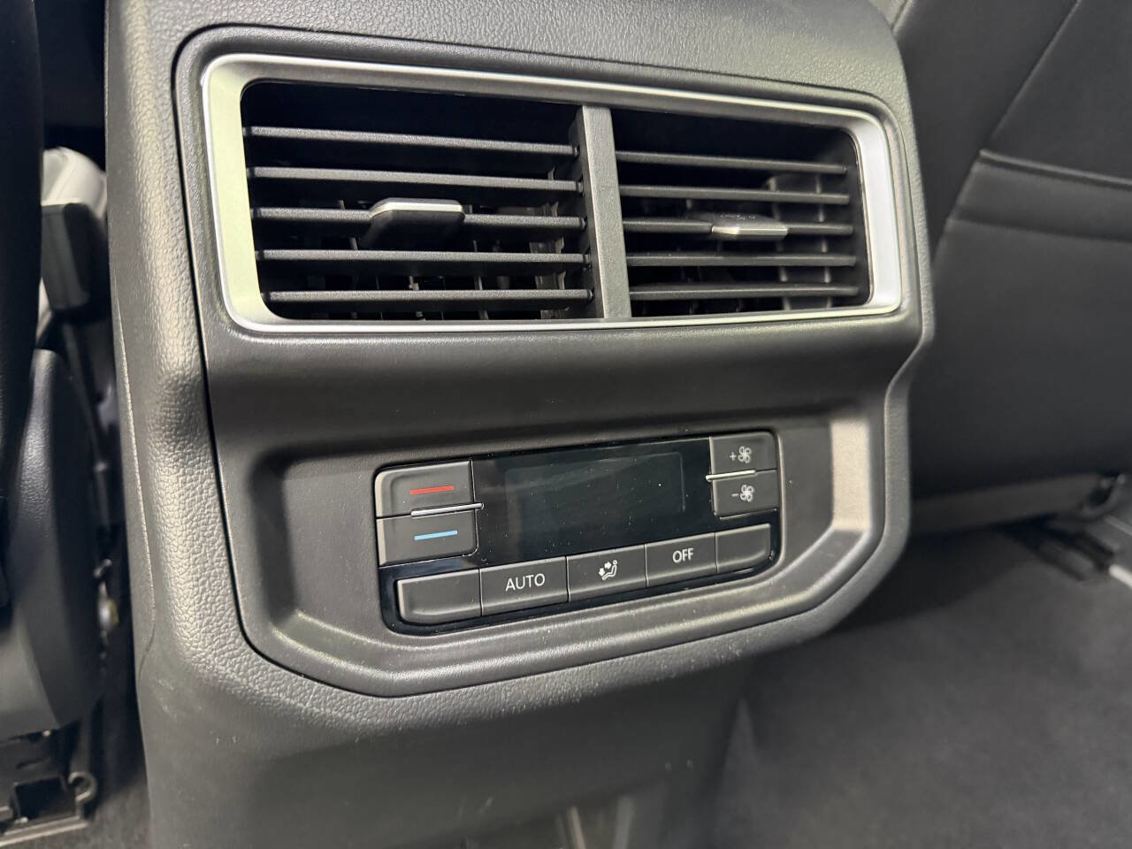 Used 2025 Volkswagen Atlas SE image 18