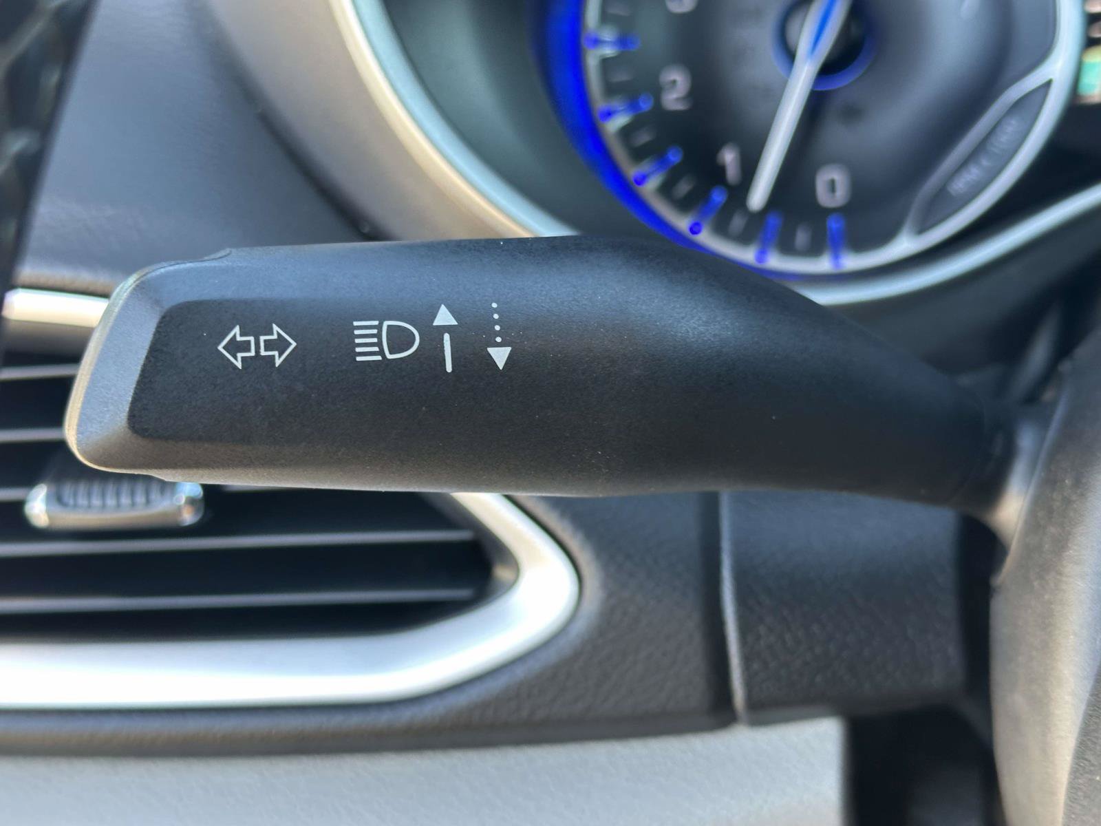Used 2024 Chrysler Pacifica Touring-L FWD image 21