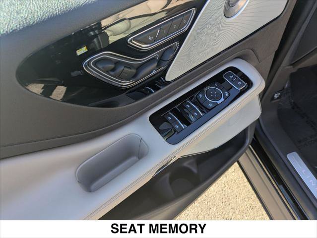 Used 2023 Lincoln Aviator Reserve w/ Equipment Group 201A AWD/4WD image 11